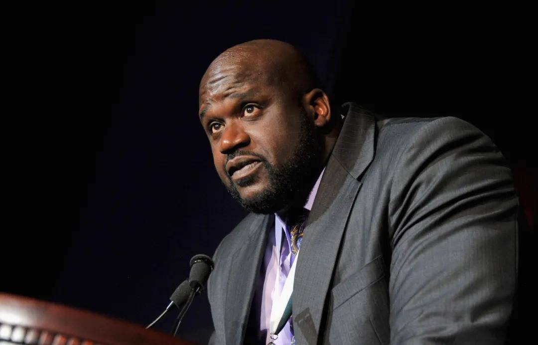 欧文快攻压哨上篮，全场沸腾（欧文压哨快攻上篮引爆全场）