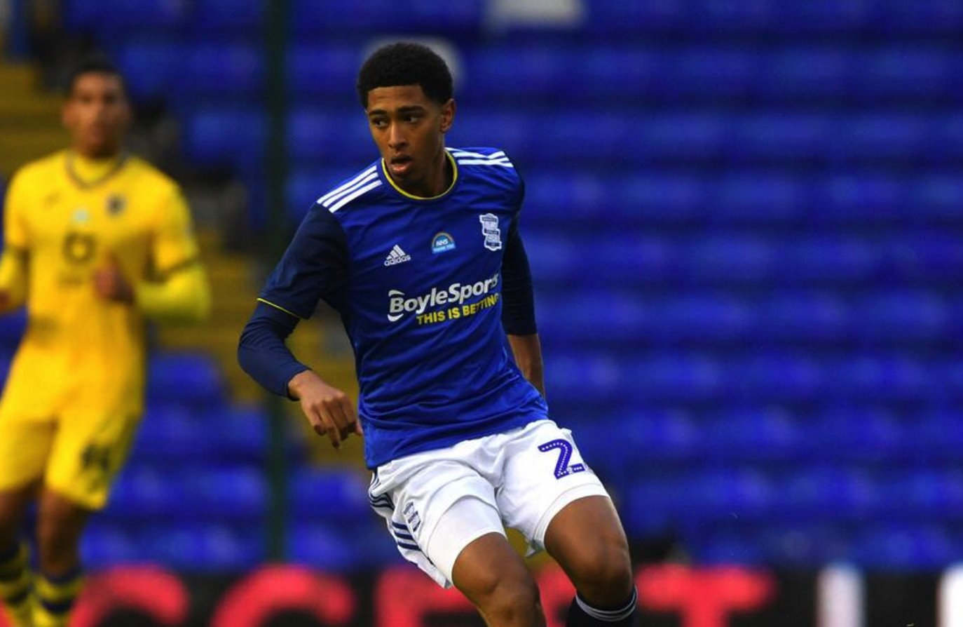 米体：邓弗里斯合同中有2500万欧解约条款，每年都会生效（米兰体育报：邓弗里斯合同设有2500万欧解约金，条款每年可触发）