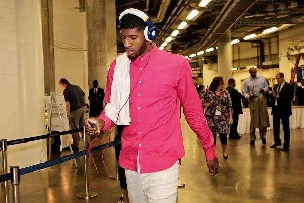 高层力挺斯洛特！利物浦敲定萨拉赫处罚，埃及球星恐无缘最后两战（利物浦高层力撑斯洛特，萨拉赫处罚敲定或缺席赛季末两战）