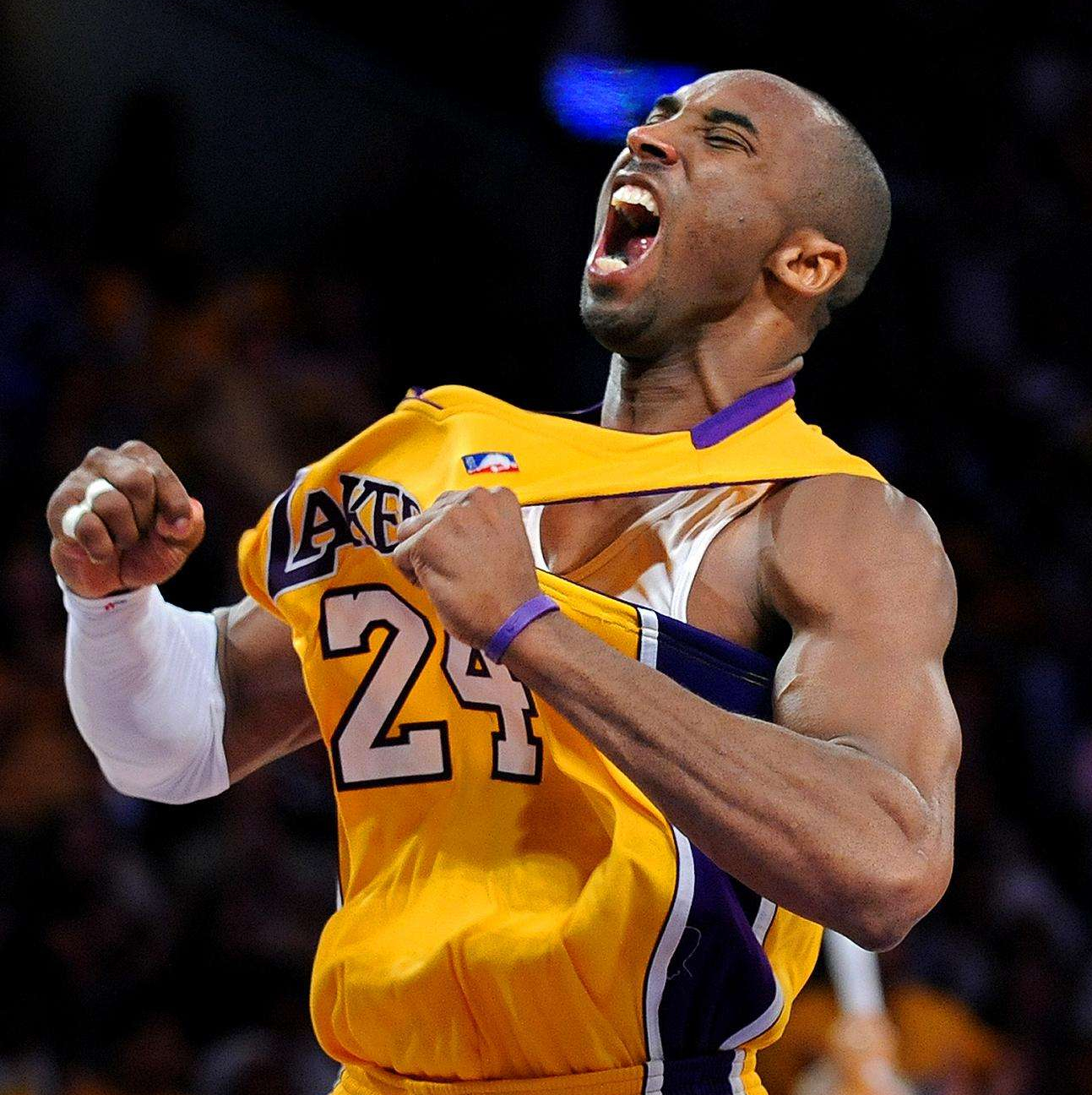 共和报：米兰正考虑冬窗签回41岁的蒂亚戈-席尔瓦（共和报：米兰考虑冬窗重签41岁蒂亚戈-席尔瓦）