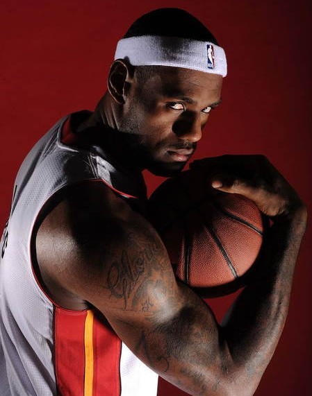 官方：阿森纳签下厄瓜多尔16岁双胞胎金特罗兄弟（阿森纳官宣：厄瓜多尔16岁金特罗双胞胎兄弟加盟）