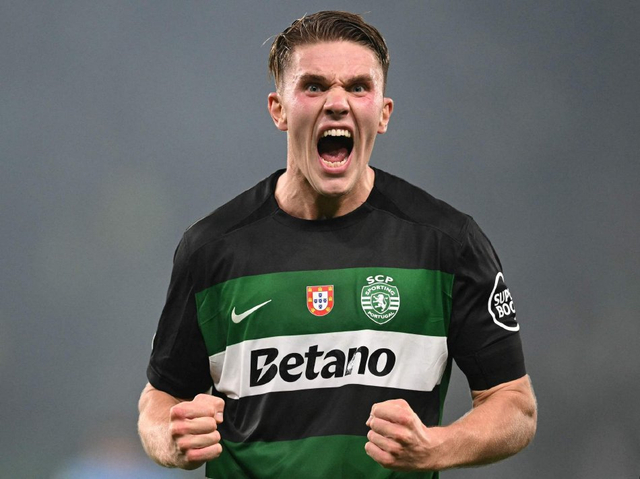 中超赛场争议判罚：VAR判罚引发热议,（中超判罚风波：VAR成争议焦点）