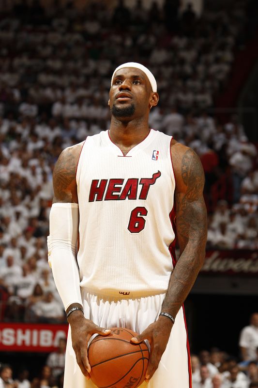 媒体人：有球迷总嫌弃杨瀚森不够快&壮&准 你送外卖咋不是单王？（媒体人：别总嫌杨瀚森不快不壮不准，你送外卖怎么就不是“单王”？）