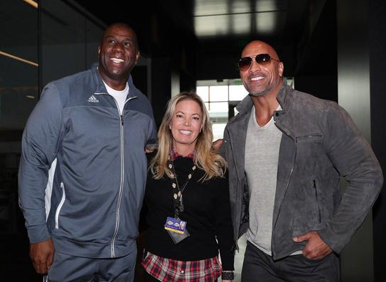 前三节手感在线！狄龙18中10得到27分3篮板2助攻（前三节手感火热！狄龙18投10中砍下27分3篮板2助攻）