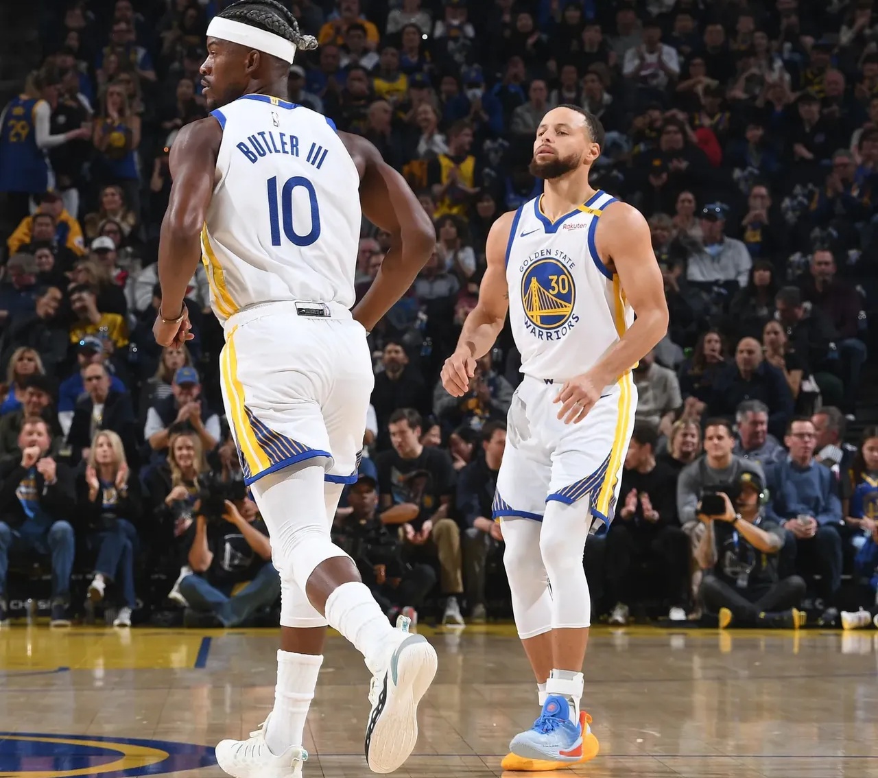 多特蒙德球迷挂横幅，反对海外比赛并攻击西甲高层（多特蒙德球迷打出横幅，抗议海外办赛并抨击西甲管理层）