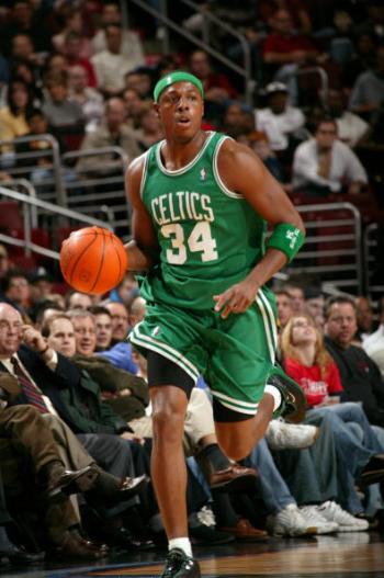 坎贝尔：我的速度不比范德芬慢，高速情况下我还能灵活移动（坎贝尔：速度不逊范德芬，高速奔跑我依旧灵活）