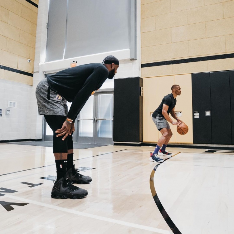 本赛季巴雷特出战时猛龙胜率70.6%，缺席时仅33.3%（巴雷特在阵时猛龙本季胜率70.6%，缺阵仅33.3%）