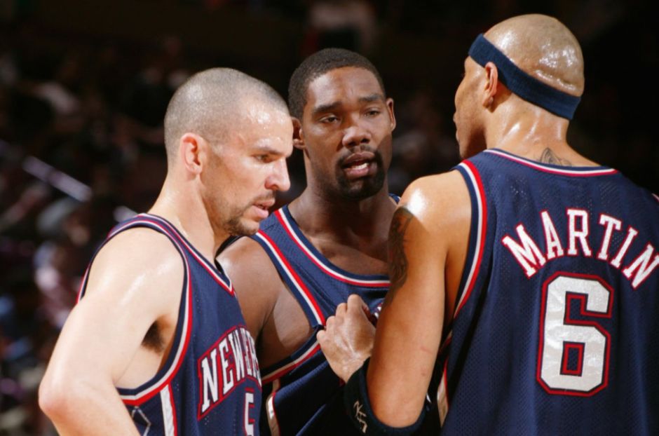 B费双响导演4-1大胜！曼联客场血洗垫底狼队，强势杀回前六（B费梅开二度导演4-1大捷！曼联客场横扫榜尾狼队，强势重返前六）