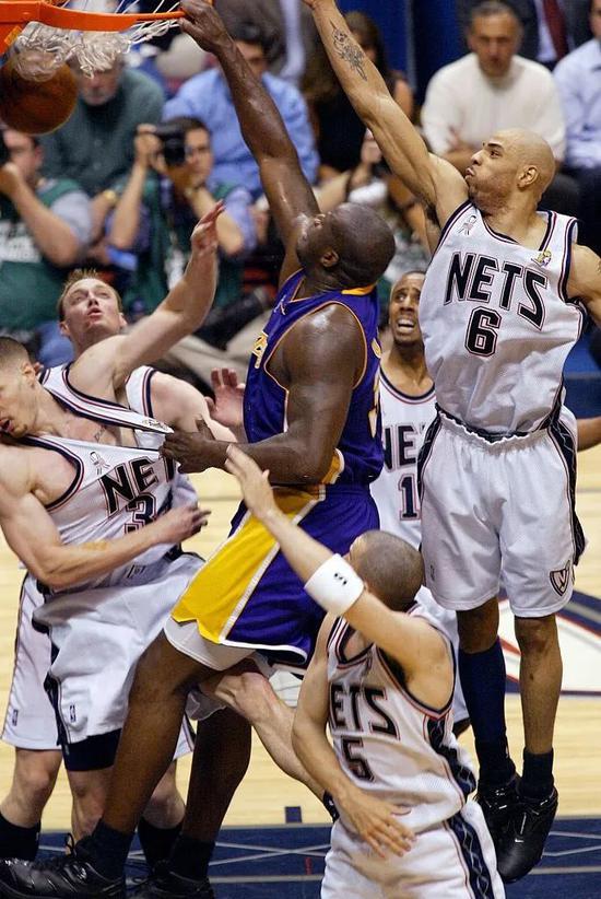 08年科比拒绝加内特，终于迎来加索尔！ 这真的是一笔“打劫”交易吗？（08年科比错过加内特，迎来加索尔：这笔交易真算“打劫”吗？）