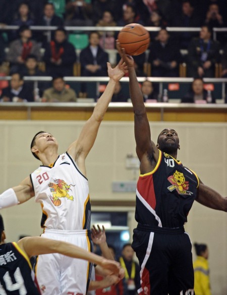 西媒：尤文、法兰克福以及斯图加特询价皇社中场苏契奇（西班牙媒体：尤文图斯、法兰克福与斯图加特已向皇社中场苏契奇打听转会身价）