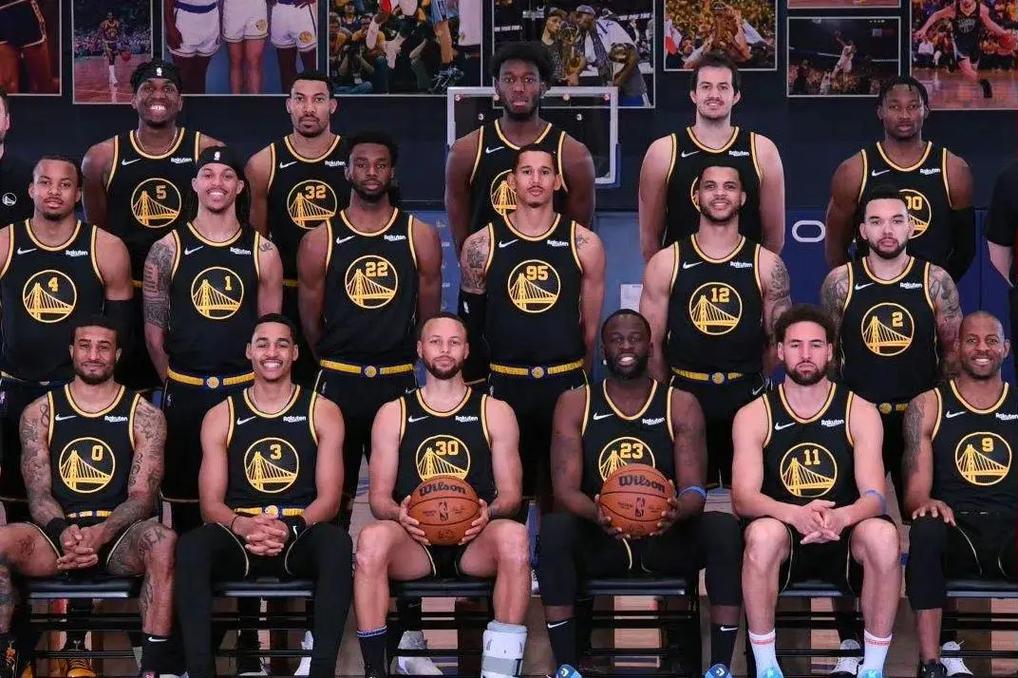 威少展现惊人手感，连续三分球如雨点般落下（威少手感火热，三分球接连命中如雨）