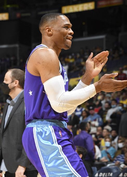 奥尔莫进球的艺术作品：26次传球，巴萨团队配合的巅峰演绎（26次传递铸就奥尔莫神作：巴萨团队配合的极致呈现）