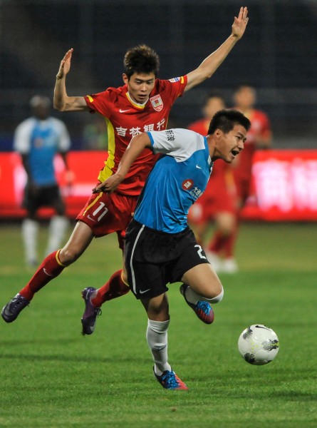 养伤近1年后复出？阿莫林：若马丁内斯进替补席，随时可登场（阿莫林：马丁内斯伤愈将近一年，若进替补席可随时登场）