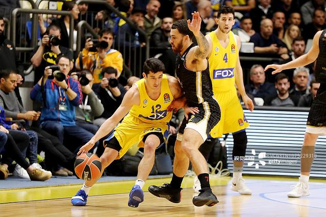 世体：巴萨已提前告知西足协，亚马尔在报到前将接受检查（世体：巴萨已预先通知西班牙足协，亚马尔将在报到前接受检查）