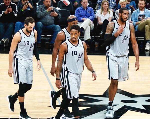 记者：曼联想3000万镑卖掉霍伊伦，在和潜在俱乐部谈判（记者：曼联为霍伊伦标价3000万镑，正与潜在俱乐部洽谈）