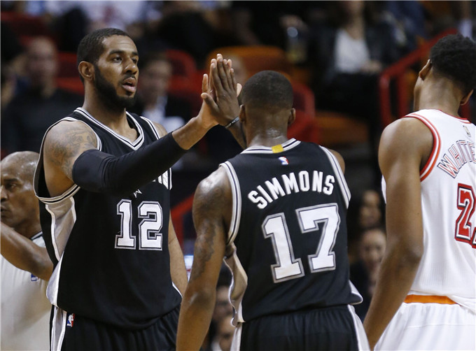 官方：阿塞拜疆主裁阿加耶夫执法阿森纳客战布拉格斯拉维亚（官方确认：阿塞拜疆裁判阿加耶夫将吹罚阿森纳客场对阵布拉格斯拉维亚）