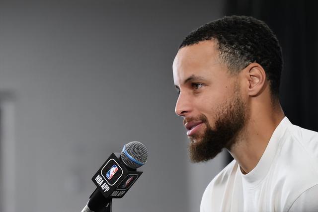 世体：欧洲各大豪门密切关注帕尼切利，有传言称巴萨有意球员（世体：欧洲豪门盯上帕尼切利，传巴萨有意引进）