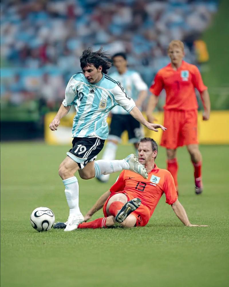 状元连线！浓眉篮下高抛助攻弗拉格空接得分（状元联动！浓眉禁区高抛妙传助弗拉格空接得分）