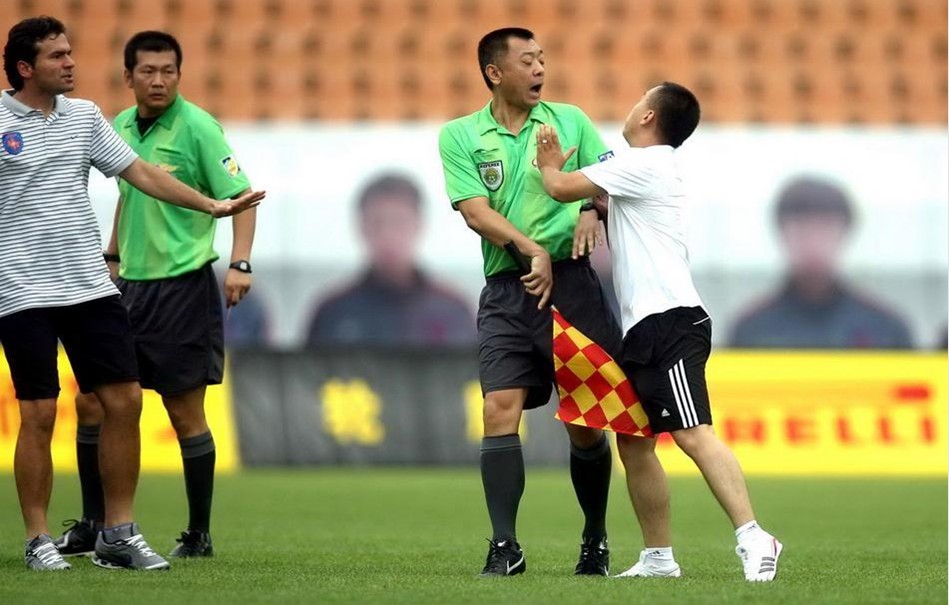 罗体：罗马进球被吹后，克雷莫内塞现场屏幕却一直显示0-2（罗体：罗马进球被吹无效后，克雷莫内塞球场大屏仍显示0-2）