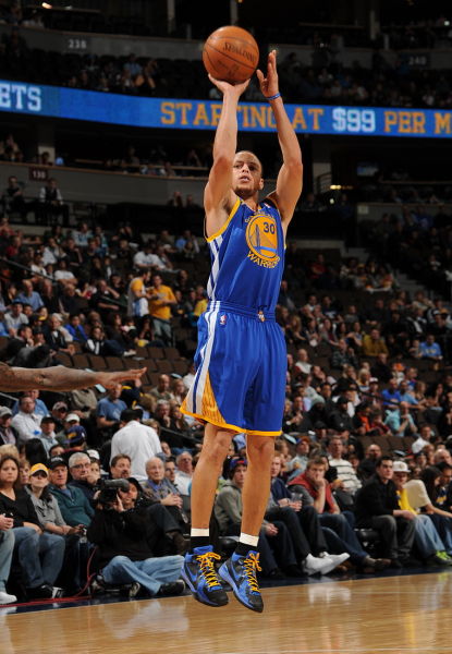 记者：卡马文加腿筋疼痛，可能缺席法国与乌克兰的比赛（记者称卡马文加腿筋不适，恐无缘法国对乌克兰之战）