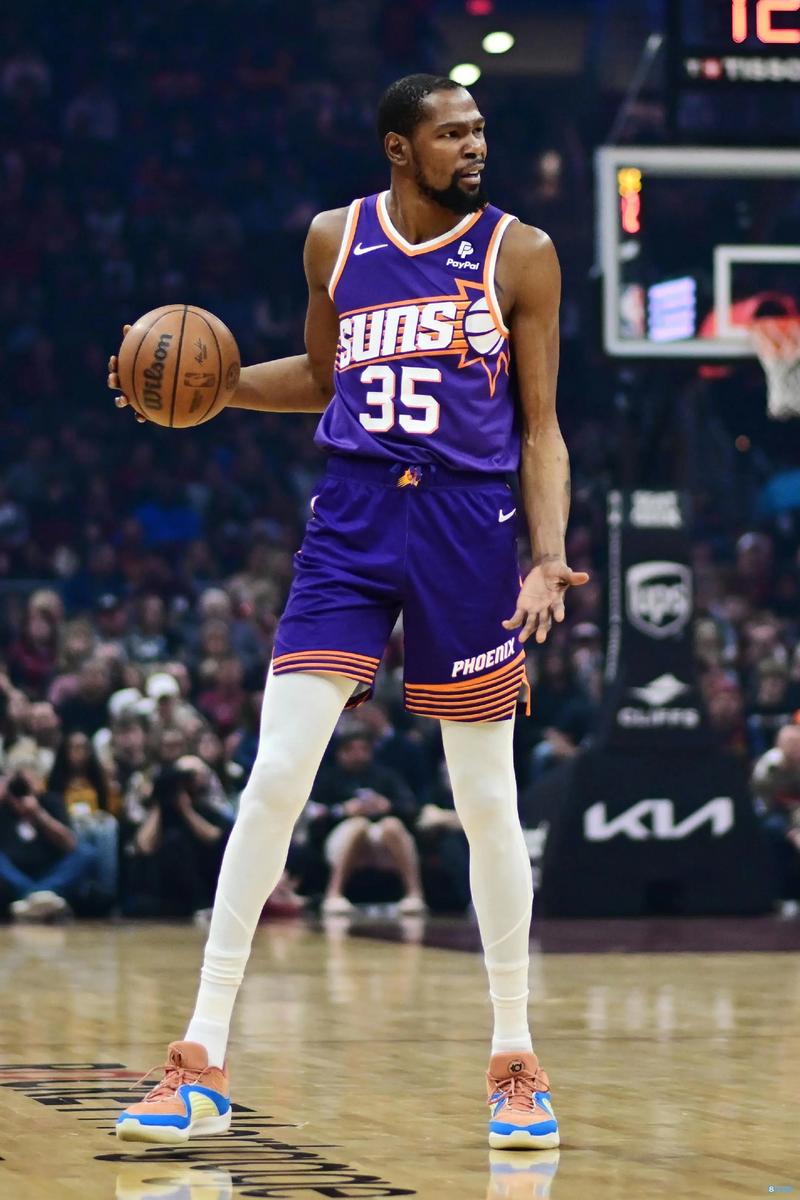 20分逆转结束客场7连败！乔治&麦科勒姆合砍56分（20分逆转终结客场7连败，乔治与麦科勒姆合砍56分）